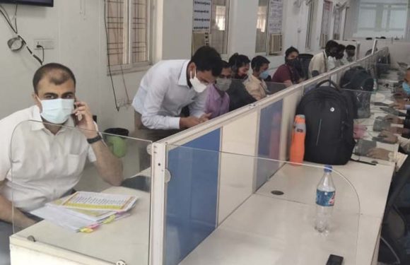 जिलाधिकारी अभिषेक प्रकाश अचानक पहुँचे इंट्रीग्रेटेड कोविड कंट्रोल एन्ड कमाण्ड सेंटर,दिया ये निर्देश
