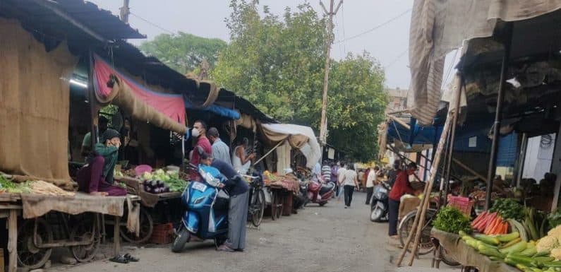 गाजियाबाद: संजय नगर में पुलिस सुस्त, कर्फ्यू नियमों का हो रहा जम के उल्लंघन