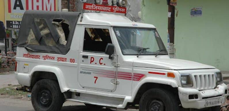 गाज़ियाबाद: संजय नगर में पुलिस पर लगे ठेलियों से तराज़ू उठाने के आरोप