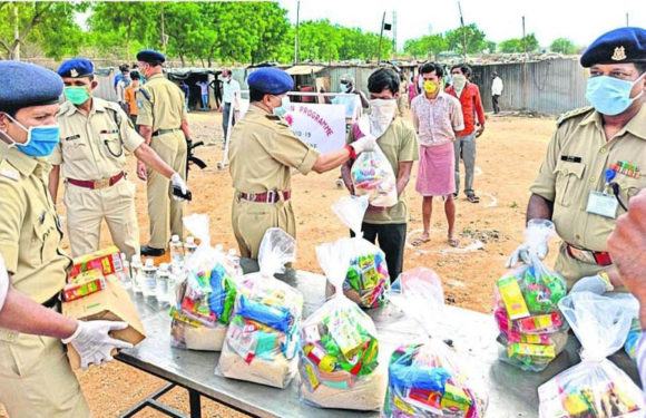 कोरोनाकाल में लगातार पुलिस, सफाईकर्मियों और स्वास्थ्यकर्मियों को खाद्य सामग्री उपलब्ध करा रहा ग्लोबल इंडिया फाउंडेशन