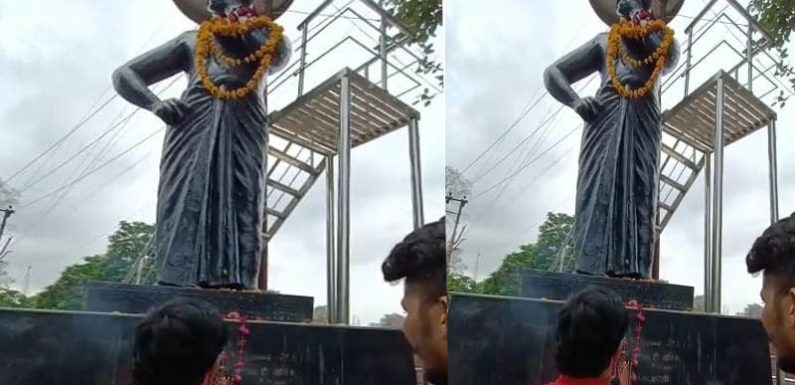 झाँसी राष्ट्रभक्त संगठन एवं हिंदू जागरण मंच द्वारा चन्द्रशेखर आजाद की मूर्ति का किया गया माल्यार्पण