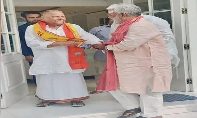 मुलायम सिंह यादव से मिले भाजपा प्रदेश अध्यक्ष, ‘नेताजी’ ने दिया बड़ा ऑफर