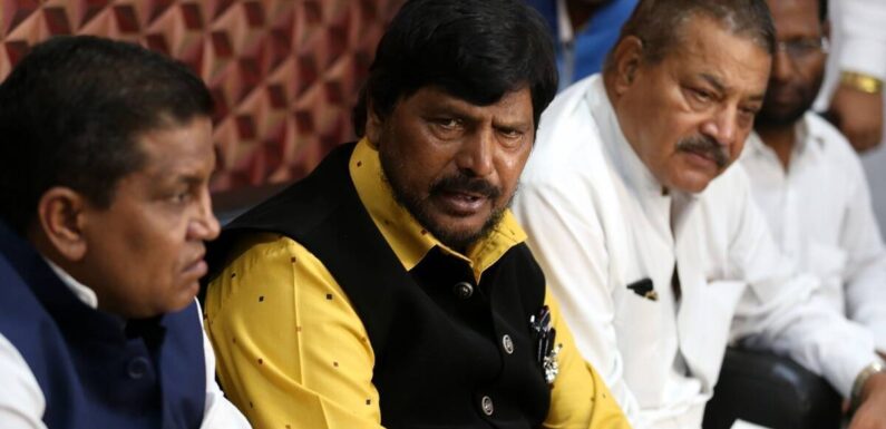 राहुल गांधी को केंद्रीय मंत्री अठावले की सलाह, दलित से शादी कर लें तो दिमाग हो जाएगा शांत