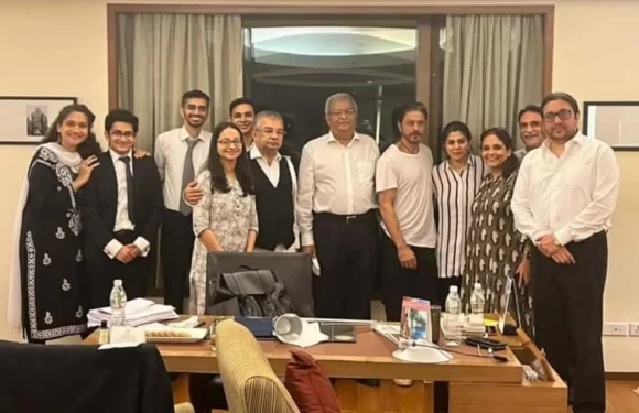 मिलिए शाहरुख़ खान की वकीलों की फौज से, जिन्होंने आर्यन खान का बेल करवाया