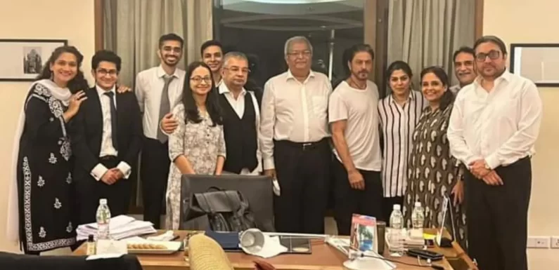 मिलिए शाहरुख़ खान की वकीलों की फौज से, जिन्होंने आर्यन खान का बेल करवाया