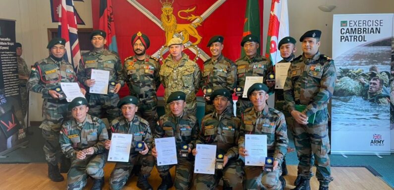 भारतीय सेना की टीम ने ब्रेकॉन, वेल्स (यूके) में आयोजित कैम्ब्रियन पेट्रोल अभ्यास में स्वर्ण पदक जीता