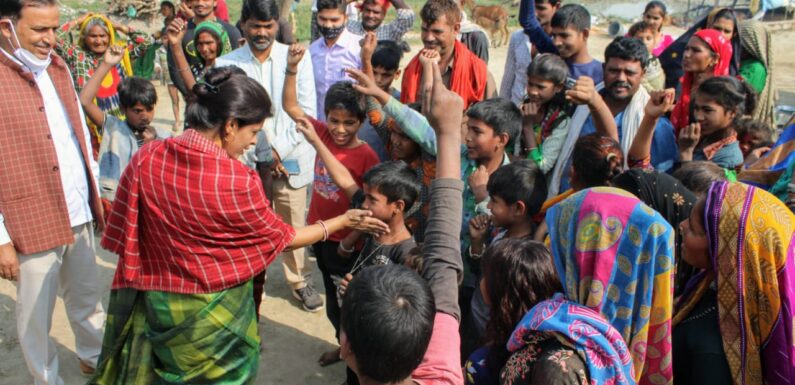 नट बस्ती में एक-एक झोपड़ी में गयीं स्वाती सिंह, शिविर लगाकर लोगों की समस्याओं को सुना