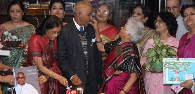 हर्षोल्लास से मनाया गया प्रख्यात शिक्षाविद् डा. जगदीश गाँधी का जन्मदिन