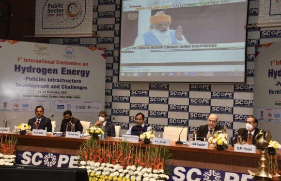 एमएनआरई राज्य मंत्री ने हाइड्रोजन ऊर्जा- नीतियां, बुनियादी ढांचा विकास और चुनौतियों पर प्रथम अंतर्राष्ट्रीय सम्मेलन का उद्घाटन किया