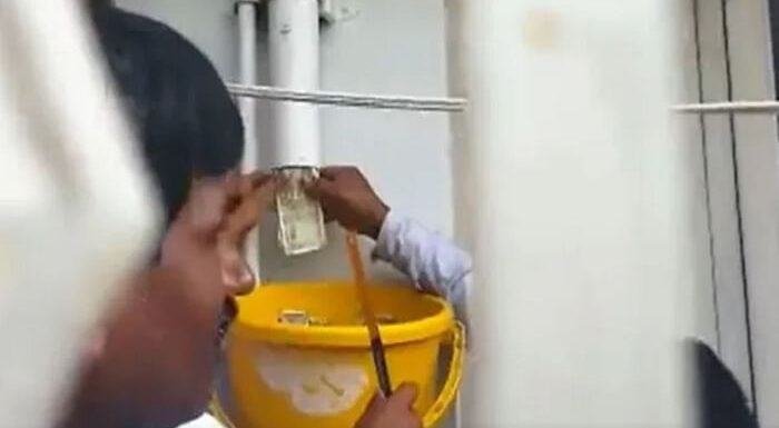 PWD इंजीनियर के घर छापे के दौरान पाइप से पानी की जगह निकलने लगे नोट, हैरान रह गई ACB टीम