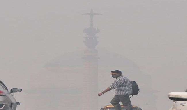 दिल्ली में बढ़ते प्रदूषण को देखते हुए निर्माण कार्यों पर फिर लगी रोक, इन कामों की रहेगी इजाजत