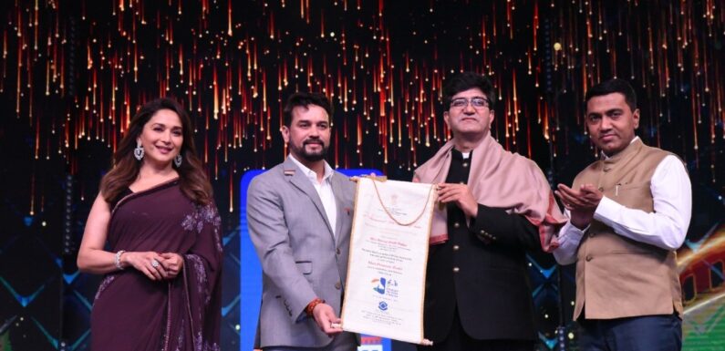 भारतीय अंतर्राष्ट्रीय फ़िल्म महोत्सव ने प्रसिद्ध गीतकार प्रसून जोशी को ‘फिल्म पर्सनैलिटी ऑफ द ईयर’ पुरस्कार से सम्मानित किया