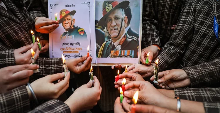 जनरल बिपिन रावत की मौत से सदमे में देश, 2021 की सबसे बुरी खबर से हिला भारत
