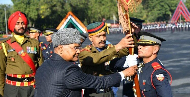 भारत के राष्ट्रपति ने भारतीय सैन्य अकादमी की पासिंग आउट परेड की समीक्षा की