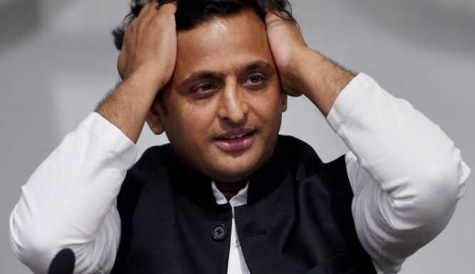 अखिलेश शिवपाल चाचा -भतीजे में अब असली जंग तो होगी वोट बैंक पर कब्जे की