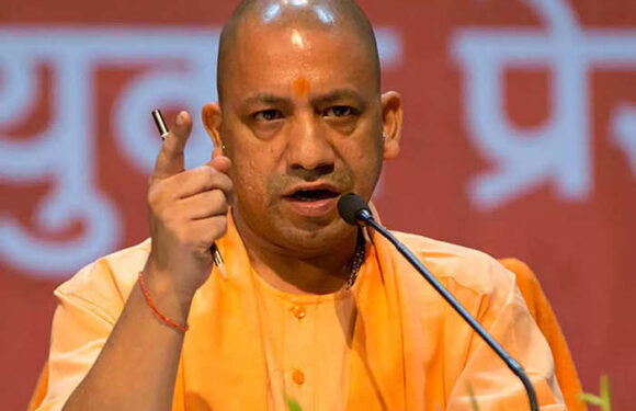 UP Election 2022: योगी आदित्यनाथ जम कर बरसे कहा ‘नाम समाजवादी, सोच परिवारवादी और काम दंगावादी’