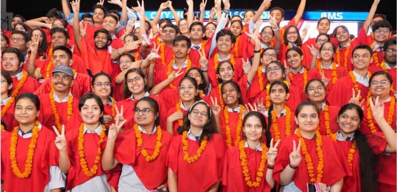 आई.एस.सी. की नेशनल मेरिट के प्रथम 3 स्थानों पर सी.एम.एस. के 13 छात्र