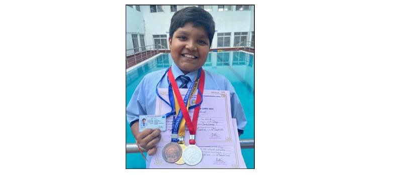 तैराकी प्रतियोगिता में सी.एम.एस. छात्र ने जीता गोल्ड मेडल￼