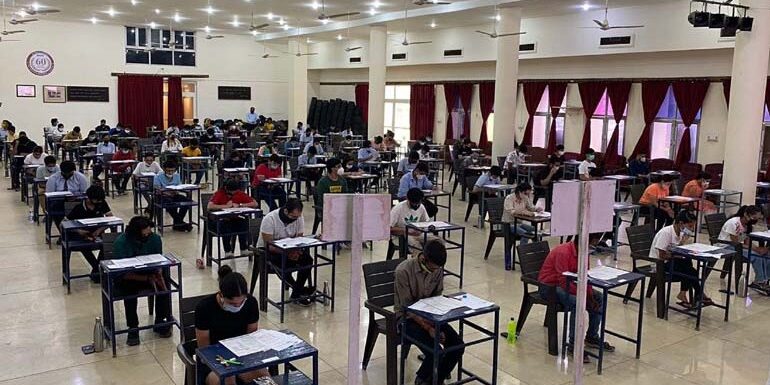 सी.एम.एस. गोमती नगर में सम्पन्न हुई सैट परीक्षा