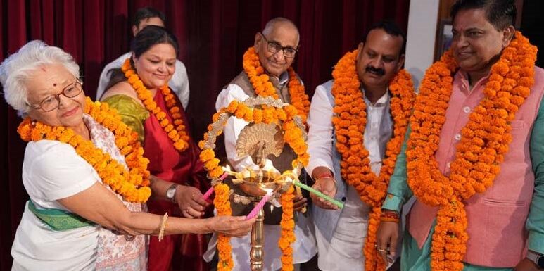 शिक्षात्मक-साँस्कृतिक कार्यक्रमों की अद्भुद छटा बिखेरी सी.एम.एस. छात्रों ने