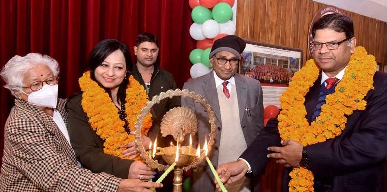 जिलाधिकारी श्री सूर्यपाल गंगवार ने किया ‘अन्तर्राष्ट्रीय बाल शिविर’ का उद्घाटन