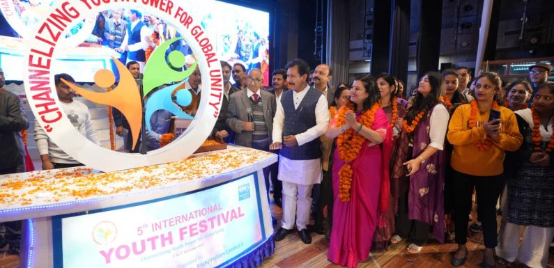कैबिनेट मंत्री श्री अनिल राजभर ने किया पाँच दिवसीय अन्तर्राष्ट्रीय युवा महोत्सव  का भव्य उद्घाटन