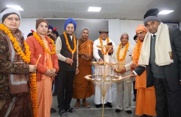 सी.एम.एस. छात्रों ने निकाला ‘धार्मिक सद्भावना मार्च’