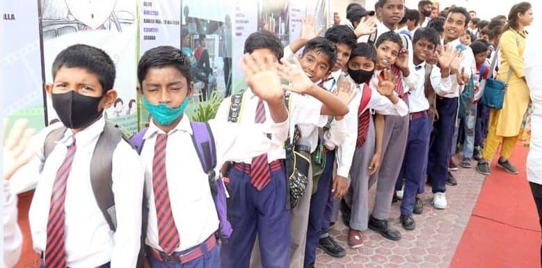 अन्तर्राष्ट्रीय बाल फिल्मोत्सव में 104 देशों की बेहतरीन फिल्में देखकर रोमांचित हुए छात्र
