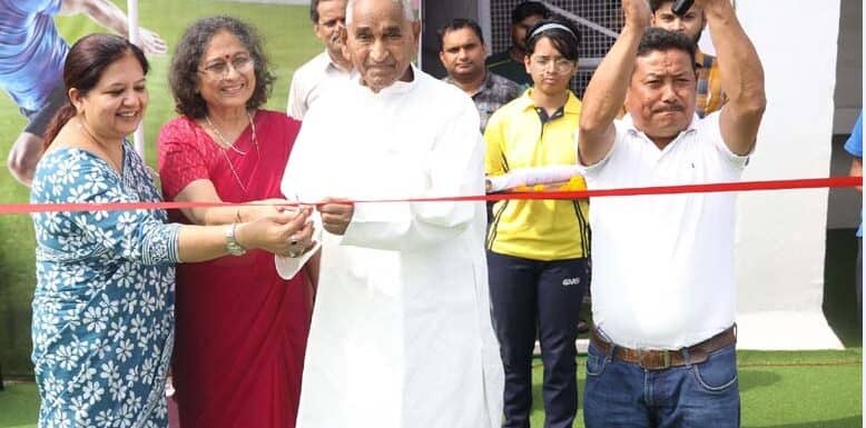 एस्ट्रोटर्फ सुविधा से छात्र खेल प्रतिभा प्रदर्शित करने में सक्षम बनेंगे – डा. जगदीश गाँधी