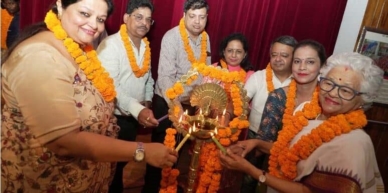 भावी पीढ़ी में सकारात्मक दृष्टिकोण विकसित करें- डा. जगदीश गाँधी, संस्थापक, सी.एम.एस.