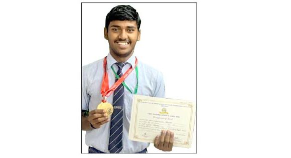 नेशनल डायविंग एवं स्विीमिंग प्रतियोगिता में  सी.एम.एस. छात्र ने जीते दो गोल्ड मेडल