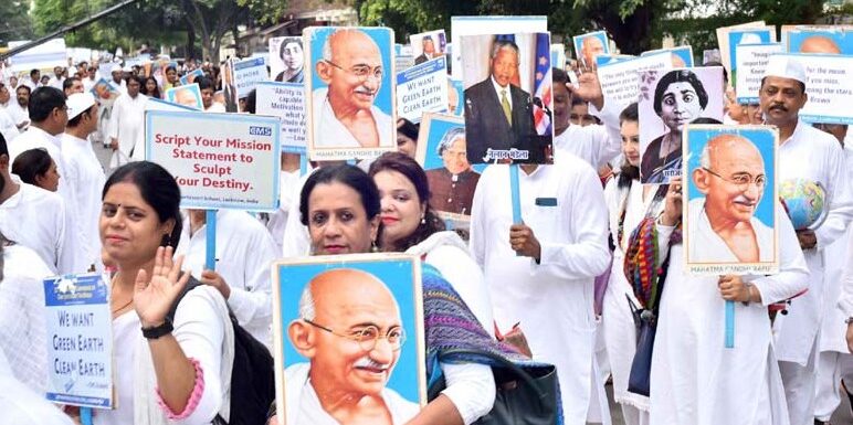 ईश्वर ने महात्मा गाँधी को संसार में एक विशेष मसीहा के रूप में भेजा था :डा. जगदीश गाँधी