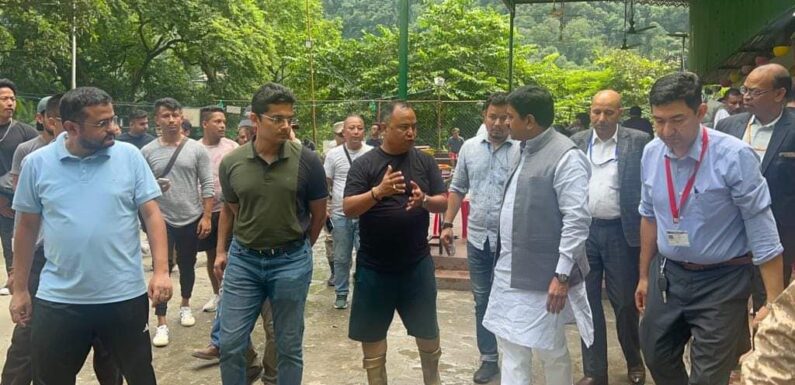 गृह राज्य मंत्री अजय कुमार मिश्रा ने सिक्किम में बाढ़ प्रभावित इलाक़े का दौरा कर सीएम के साथ किया उच्च स्तरीय बैठक