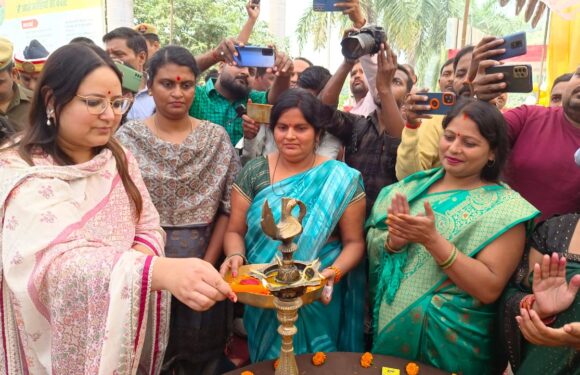 समूह के उत्पादों को मिलेगी नई पहचान, मंडलायुक्त ने अरगा स्टोर एवं शक्ति कैफ़े का किया शुभारंभ