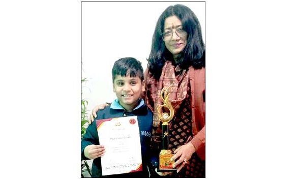 सी.एम.एस. छात्र ने जीती रीजनल चैम्पियन ट्राफी