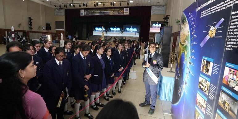 चन्द्रयान की उपलब्धियों से रूबरू हुए छात्रों, शिक्षकों व अभिभावकों का उत्साह चरम पर