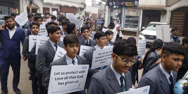 सी.एम.एस. छात्रों ने निकाला ‘धार्मिक सद्भावना मार्च’